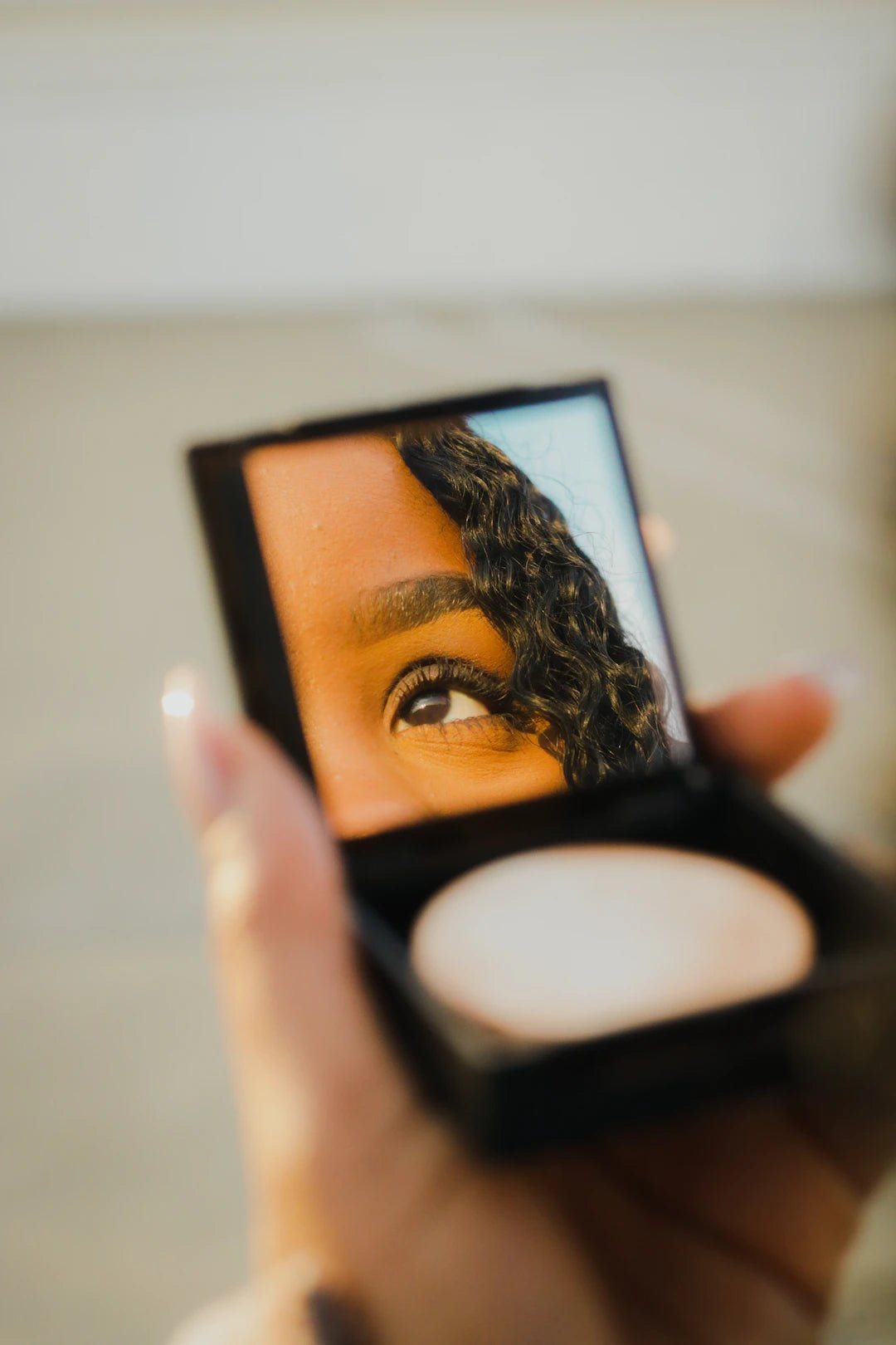 Comment choisir le bon fond de teint adaptable - Hailey Beauty