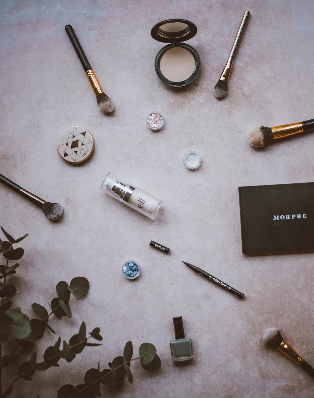 Comment le fond de teint adaptable s'adapte à toutes les carnations - Hailey Beauty