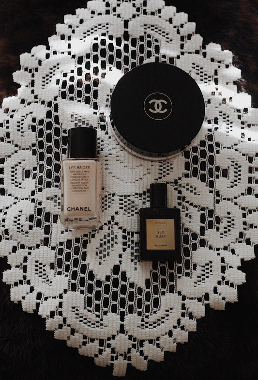 Comparaison entre fond de teint adaptable et fond de teint traditionnel - Hailey Beauty