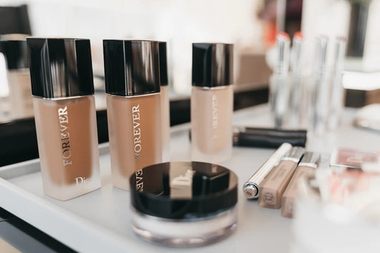Comprendre les nuances et tons de fond de teint - Hailey Beauty