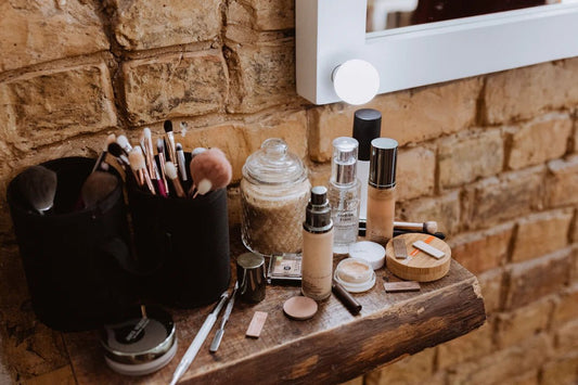 Du teint parfait avec le fond de teint adaptable - Hailey Beauty
