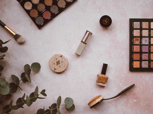 Fond de Teint Adaptable: Peau Grasse vs Peau Sèche - Hailey Beauty