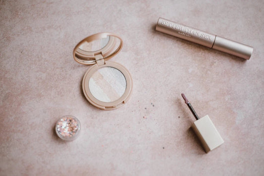 Le rôle de la lumière dans le choix du fond de teint - Hailey Beauty